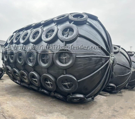 Statek do statku Dia 0.3m-4.5m Pneumatyczny gumowy fender Statki morskie Typ Yokohama