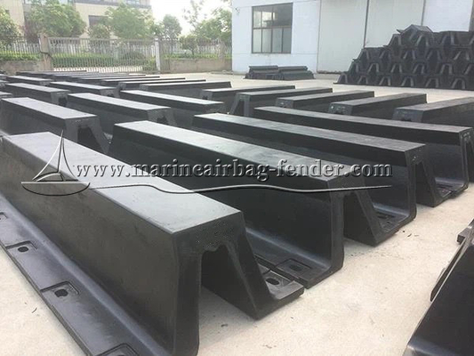 Czarny Fender Gumowy typu V