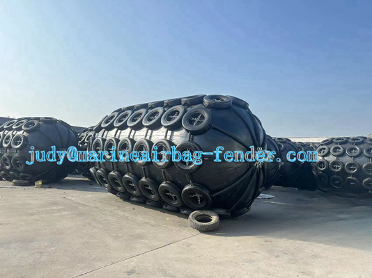 Statek do statku Dia 0.3m-4.5m Pneumatyczny gumowy fender Statki morskie Typ Yokohama