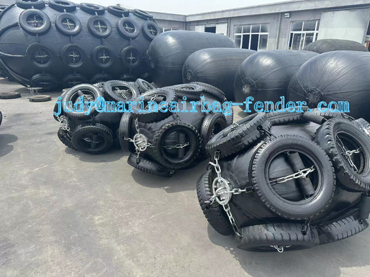 Statek do statku Dia 0.3m-4.5m Pneumatyczny gumowy fender Statki morskie Typ Yokohama