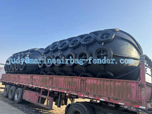 Statek do statku Dia 0.3m-4.5m Pneumatyczny gumowy fender Statki morskie Typ Yokohama